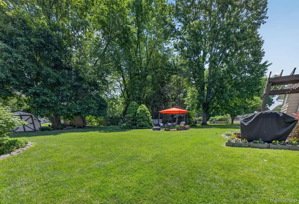 4369 Dixon Drive Flint Charter Township MI 48473