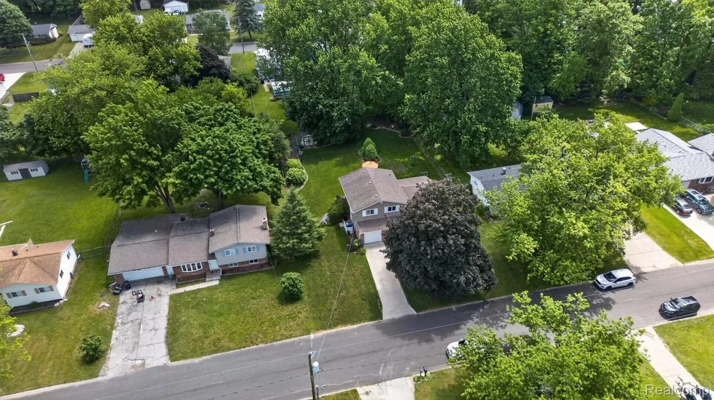 4369 Dixon Drive Flint Charter Township MI 48473