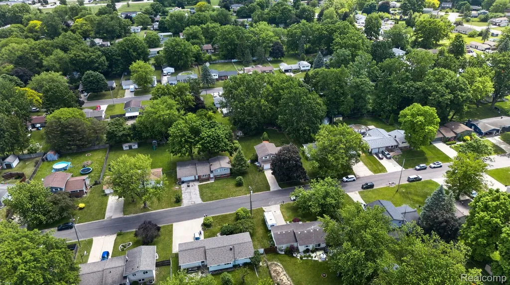 4369 Dixon Drive Flint Charter Township MI 48473