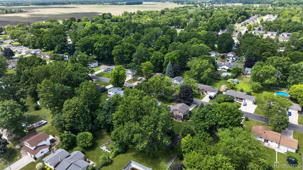 4369 Dixon Drive Flint Charter Township MI 48473