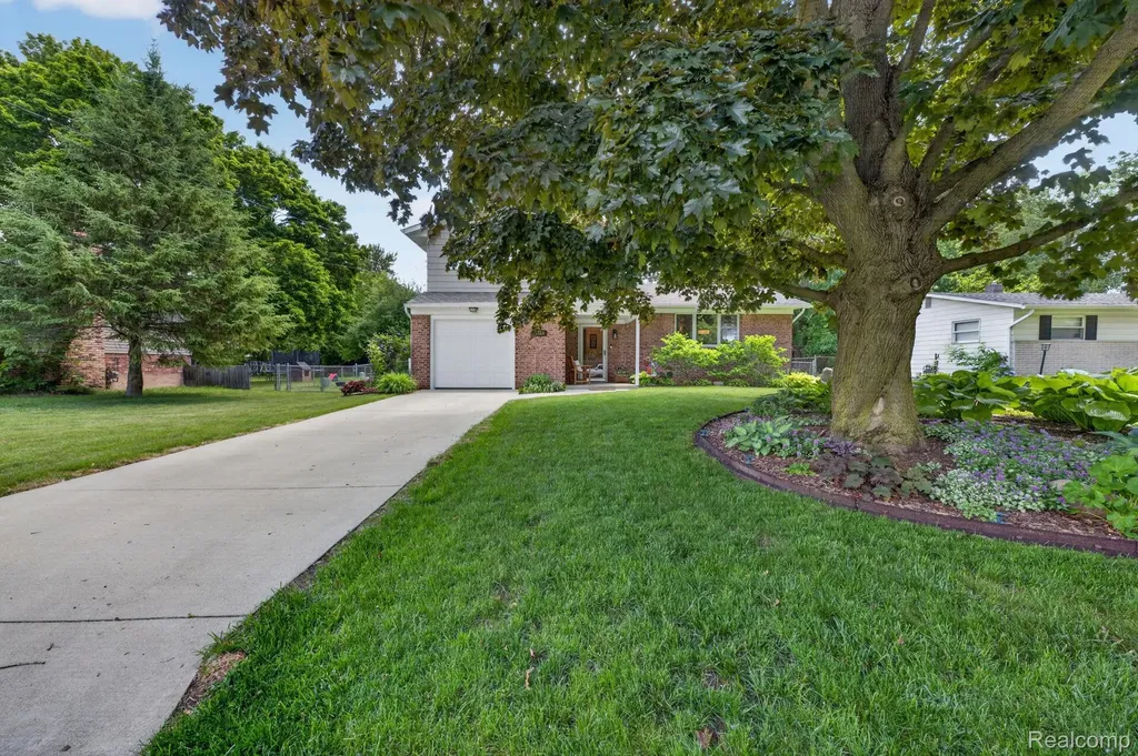 4369 Dixon Drive Flint Charter Township MI 48473