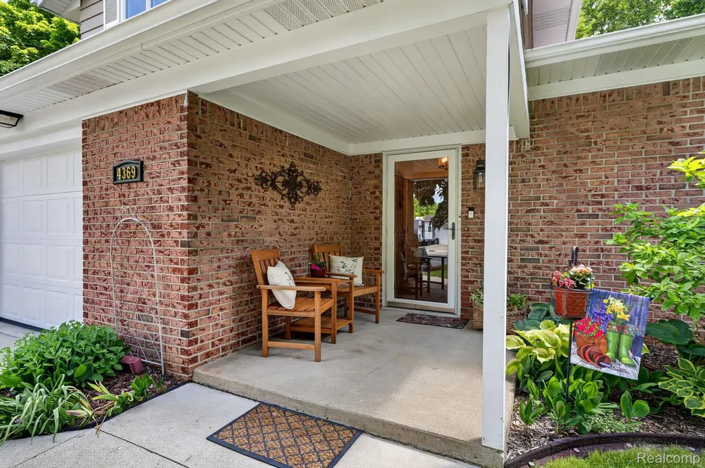 4369 Dixon Drive Flint Charter Township MI 48473