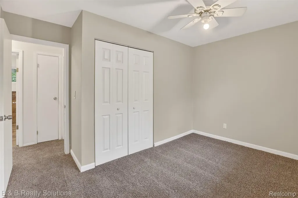 271 S Williams Lake Road Waterford Charter Township MI 48327