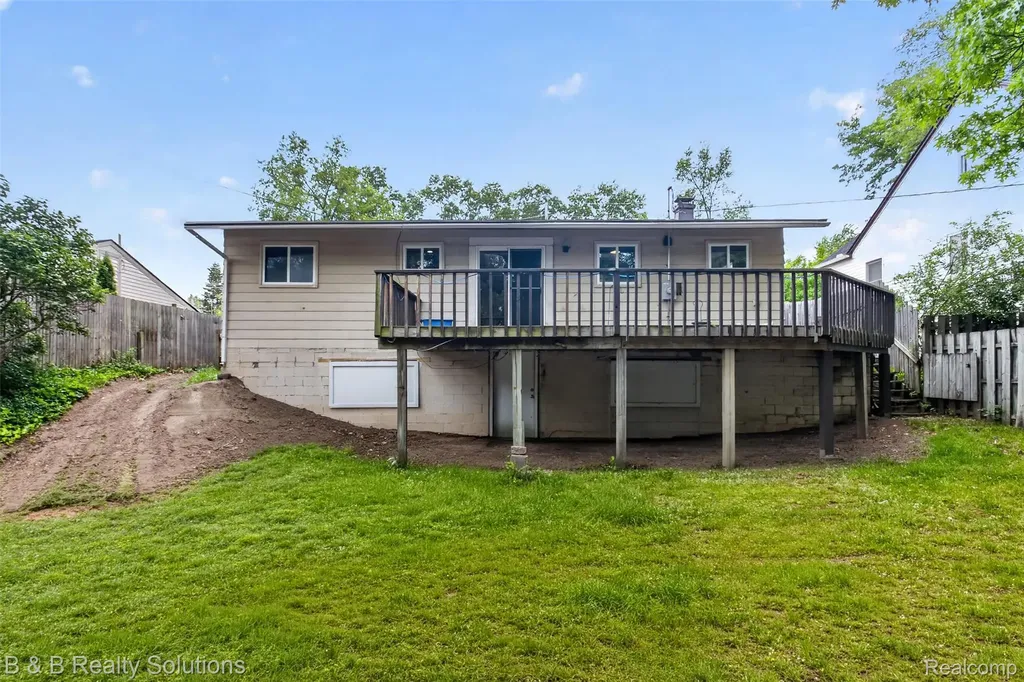 271 S Williams Lake Road Waterford Charter Township MI 48327