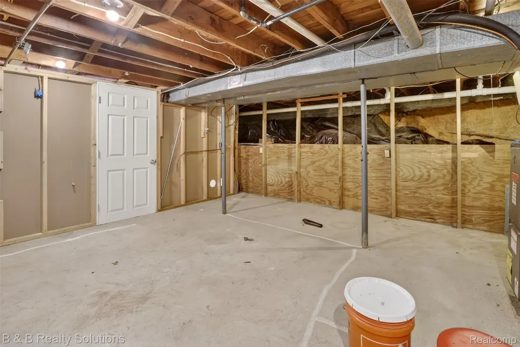 271 S Williams Lake Road Waterford Charter Township MI 48327