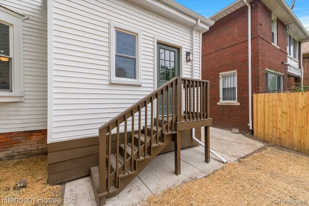 5360 Burns Street Detroit City MI 48213