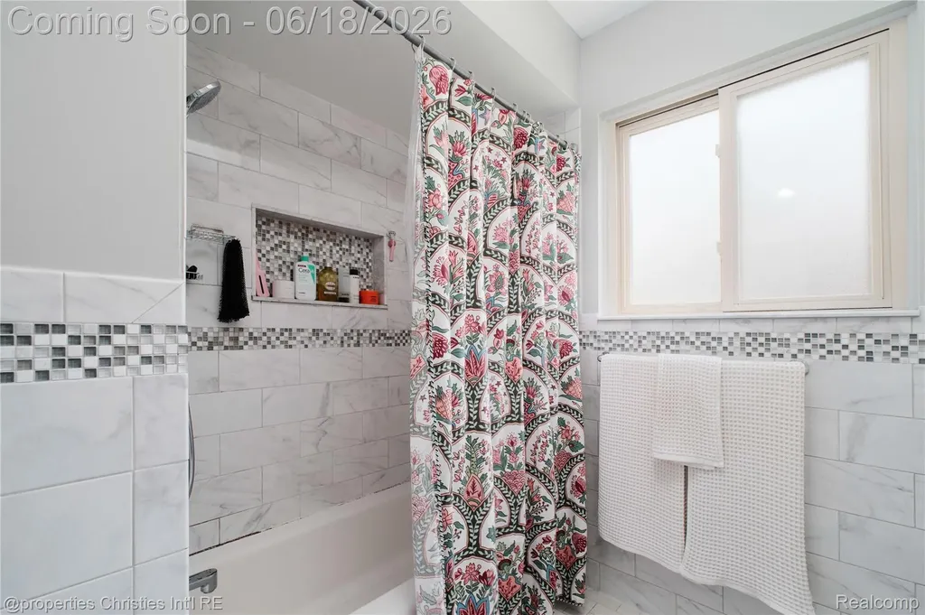 4228 Rosewold Avenue Royal Oak City MI 48073