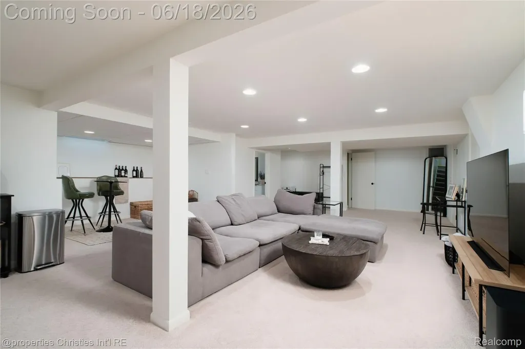 4228 Rosewold Avenue Royal Oak City MI 48073