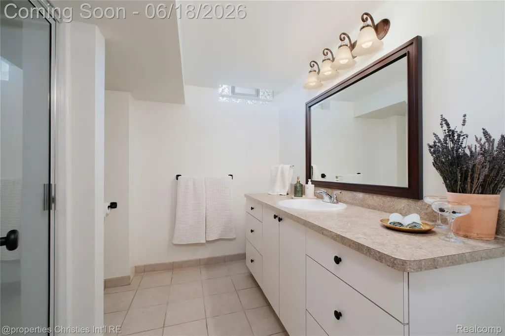 4228 Rosewold Avenue Royal Oak City MI 48073