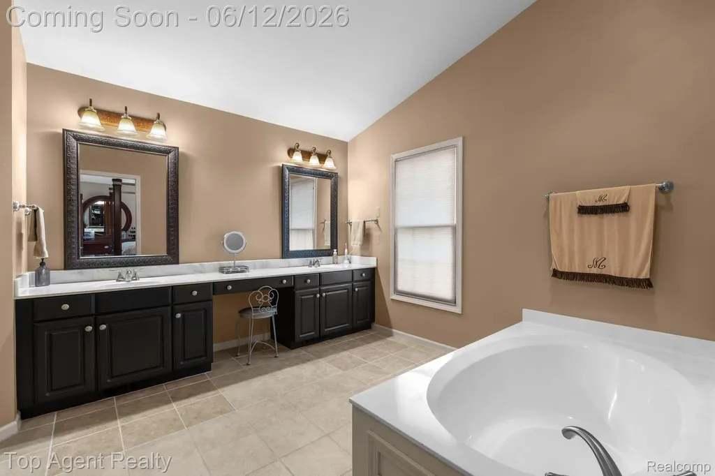 1570 Sugar Maple Way West Bloomfield Charter Township MI 48324