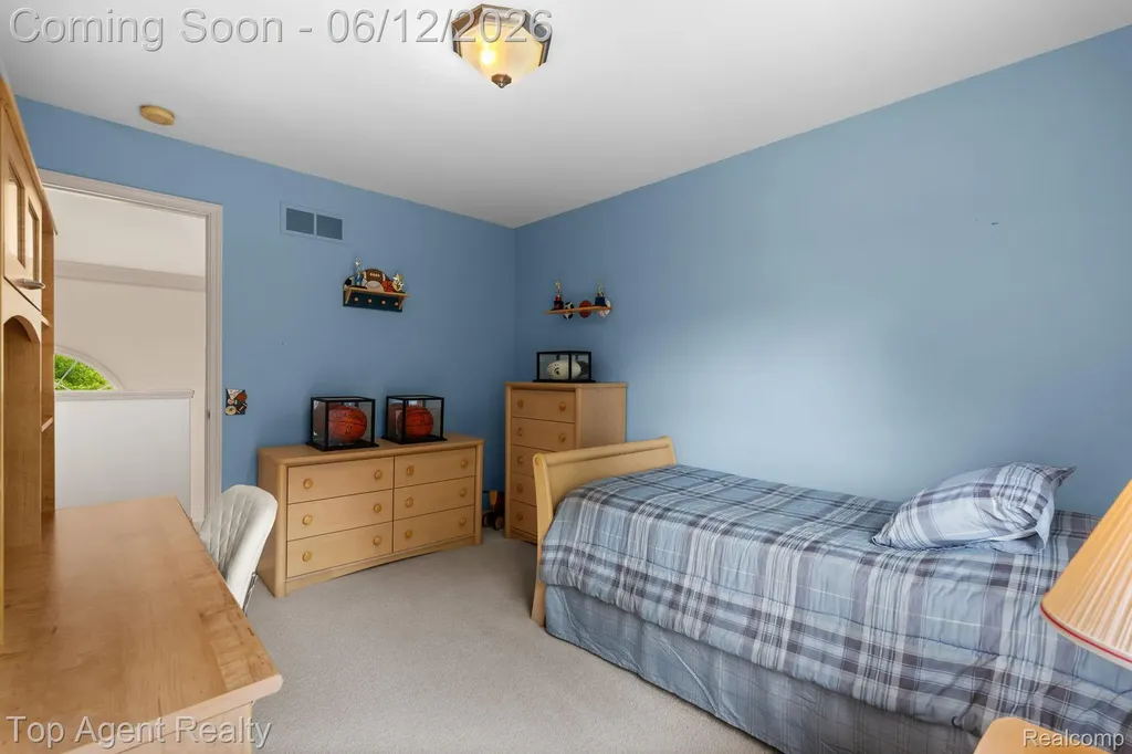 1570 Sugar Maple Way West Bloomfield Charter Township MI 48324