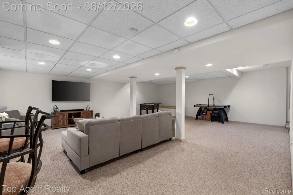 1570 Sugar Maple Way West Bloomfield Charter Township MI 48324