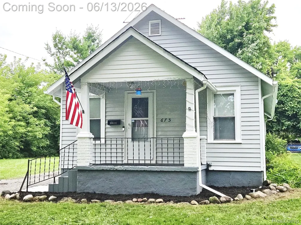 675 E Beverly Avenue Pontiac City MI 48340
