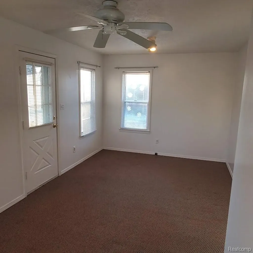 675 E Beverly Avenue Pontiac City MI 48340