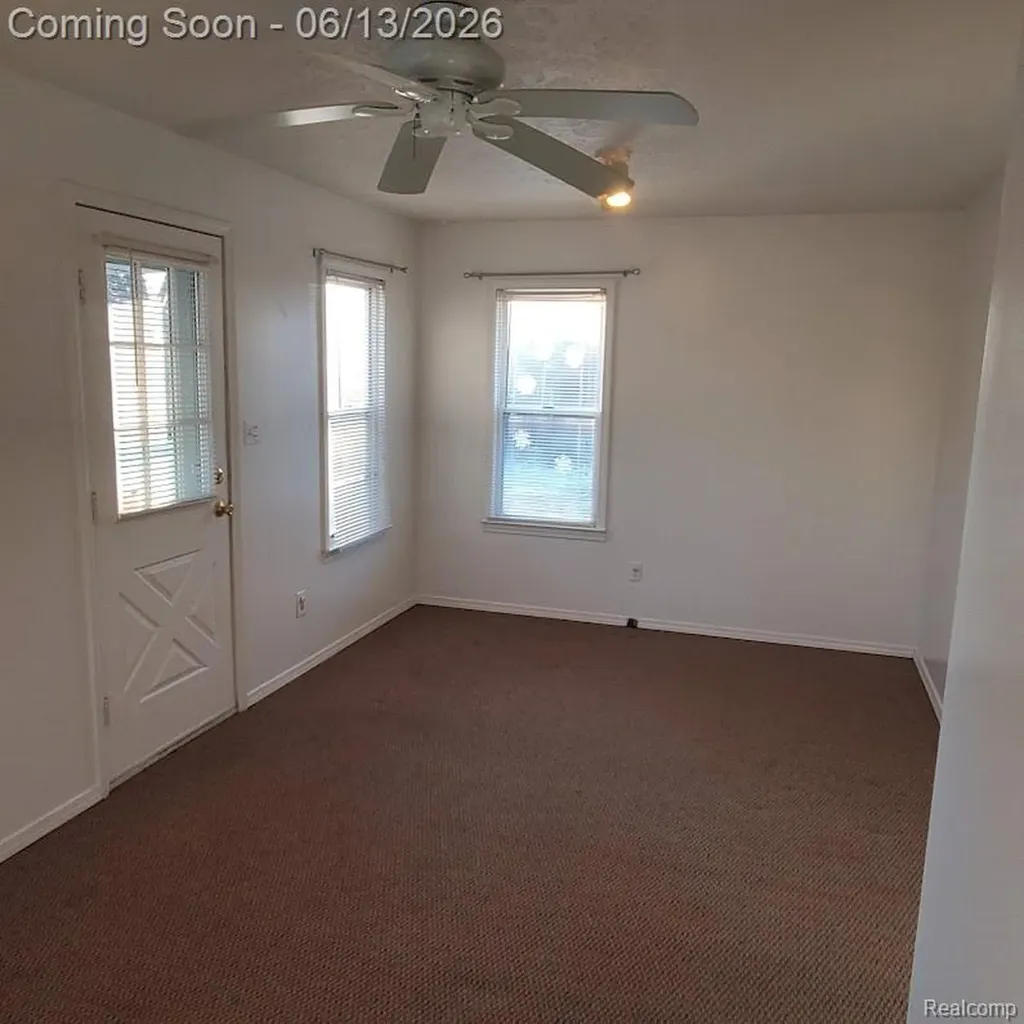 675 E Beverly Avenue Pontiac City MI 48340