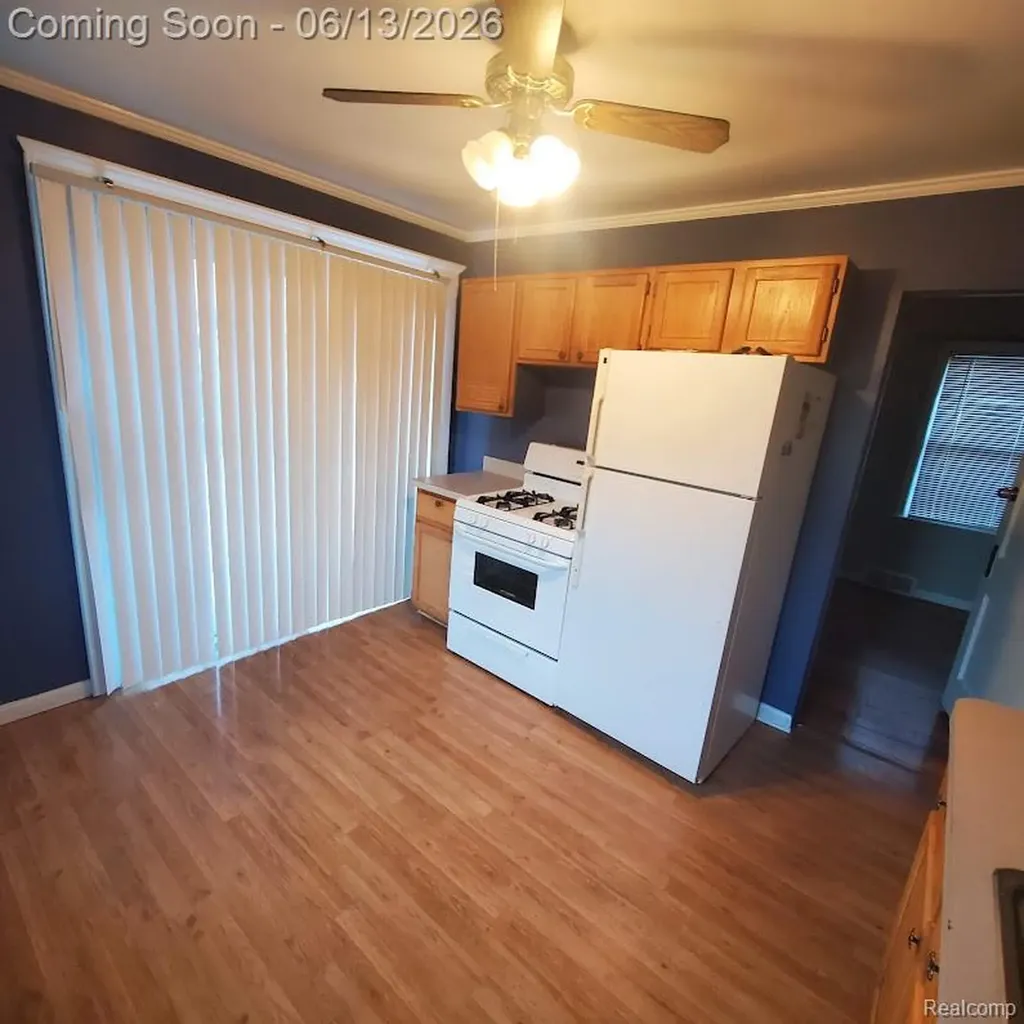 675 E Beverly Avenue Pontiac City MI 48340