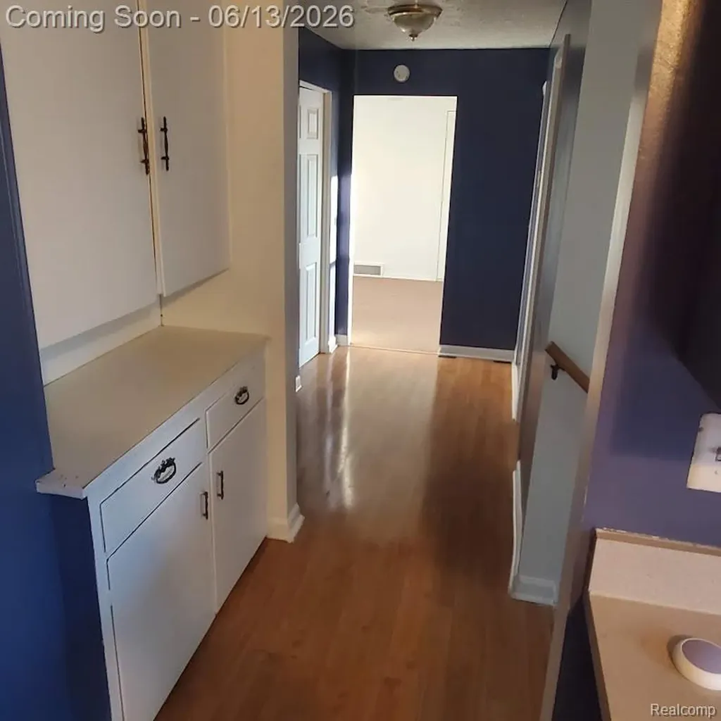 675 E Beverly Avenue Pontiac City MI 48340