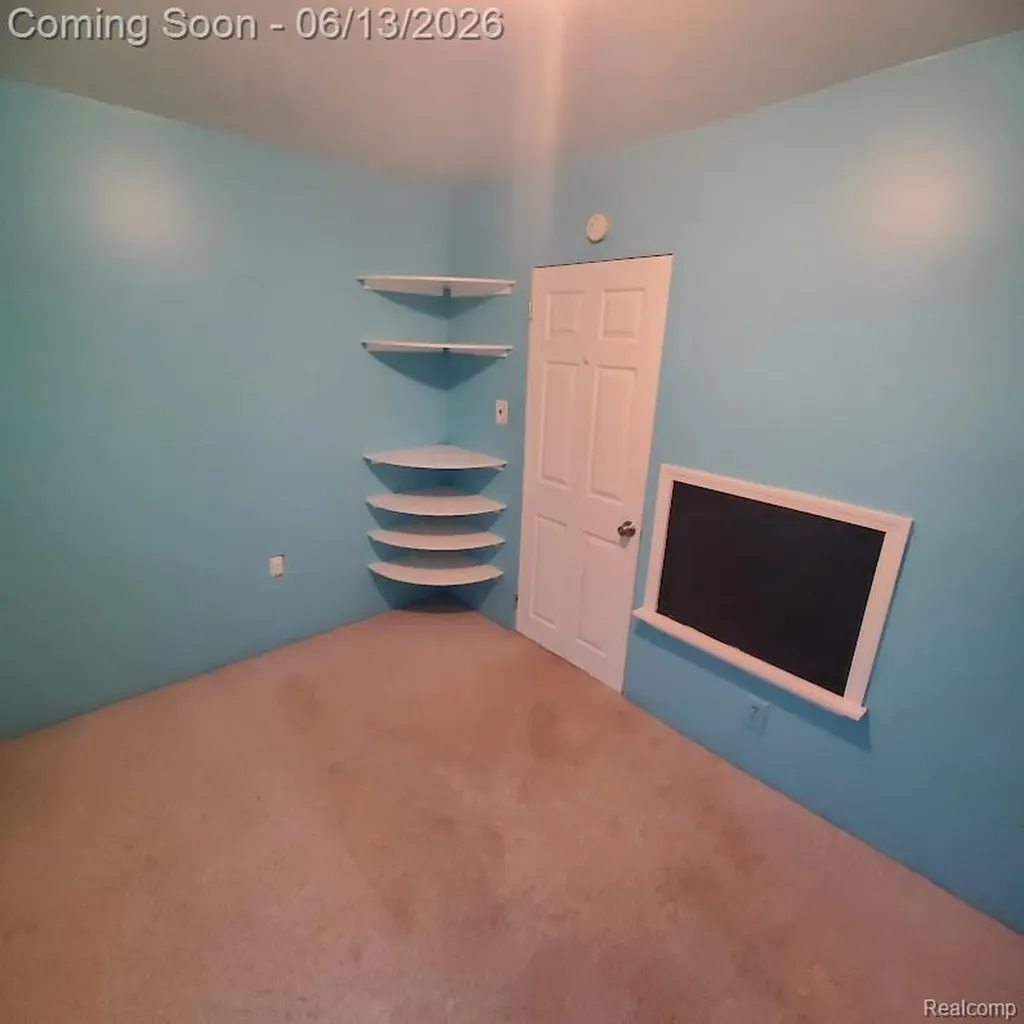675 E Beverly Avenue Pontiac City MI 48340