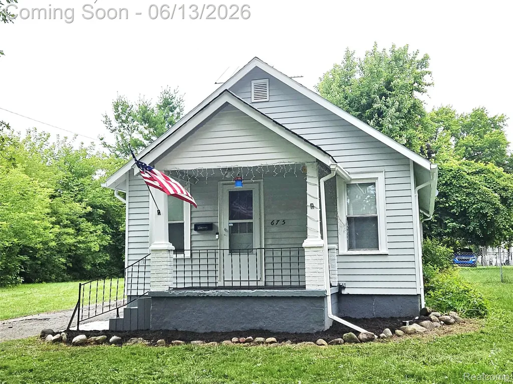 675 E Beverly Avenue Pontiac City MI 48340