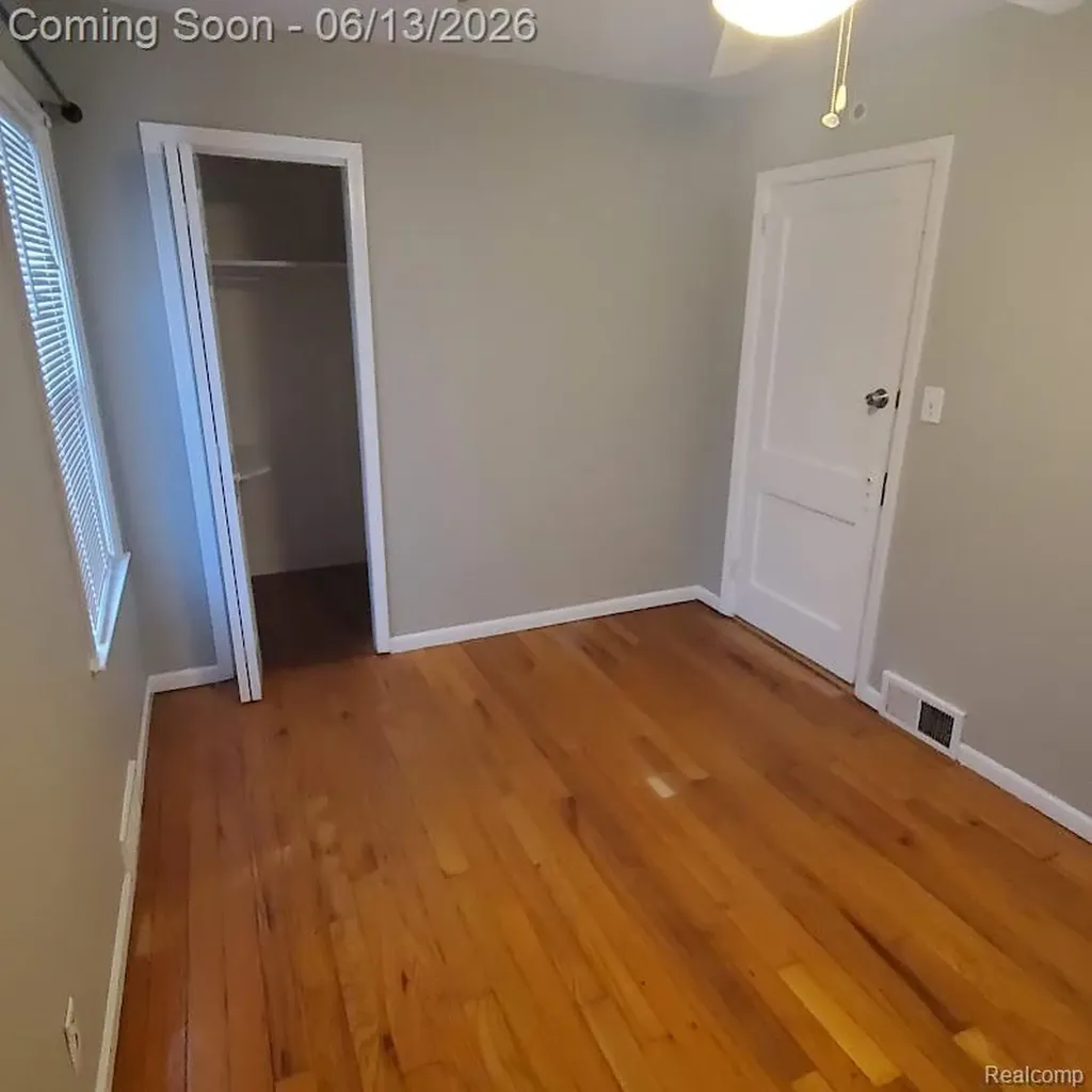675 E Beverly Avenue Pontiac City MI 48340