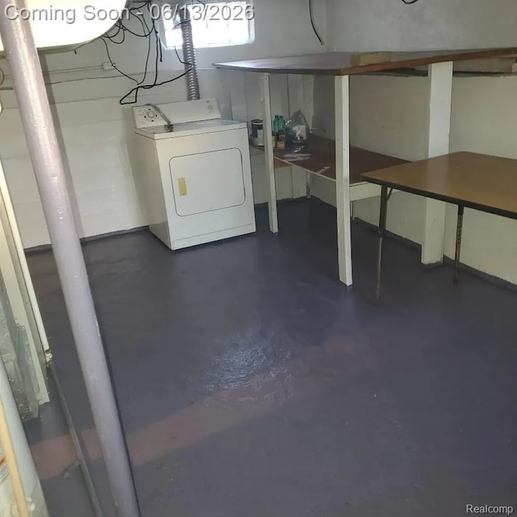 675 E Beverly Avenue Pontiac City MI 48340
