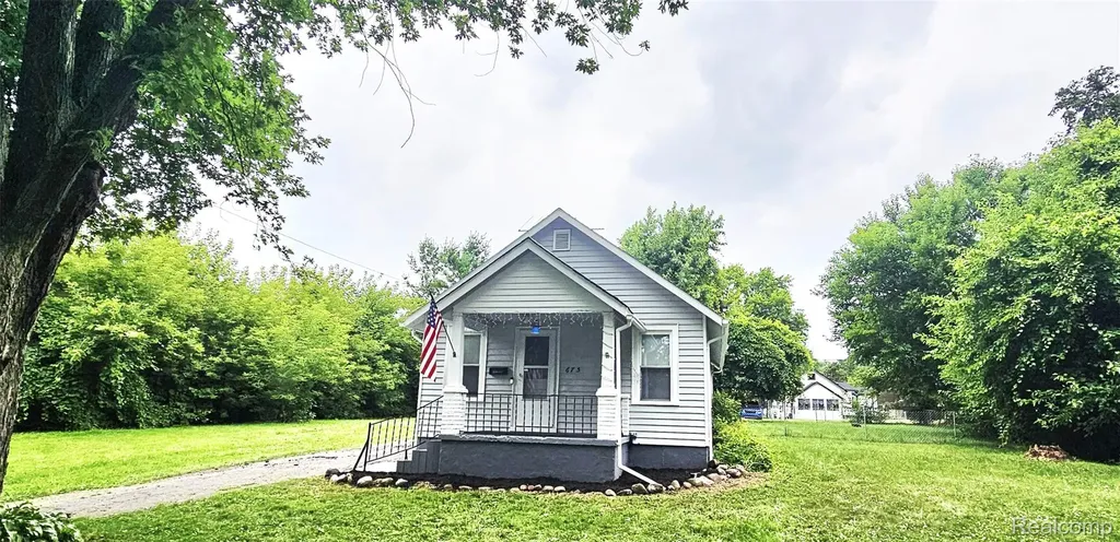 675 E Beverly Avenue Pontiac City MI 48340