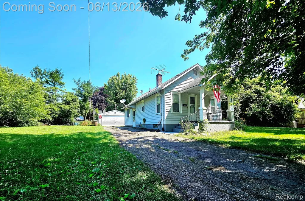 675 E Beverly Avenue Pontiac City MI 48340