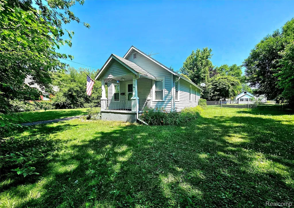 675 E Beverly Avenue Pontiac City MI 48340