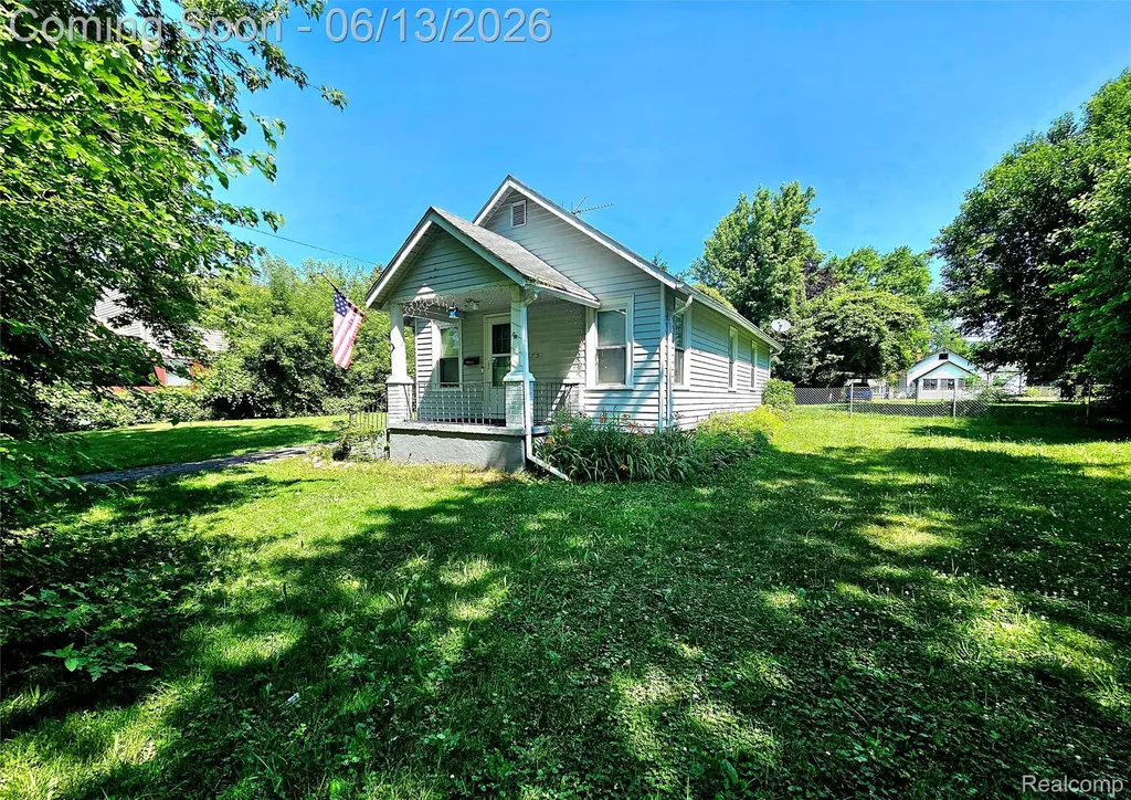 675 E Beverly Avenue Pontiac City MI 48340