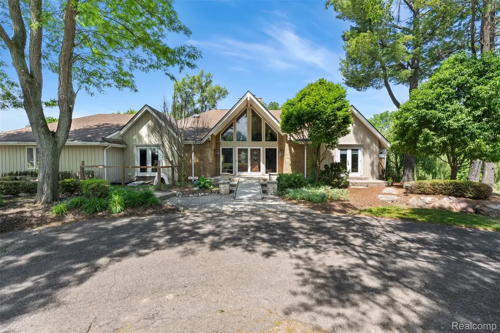47915 6 Mile Road Northville Township MI 48168