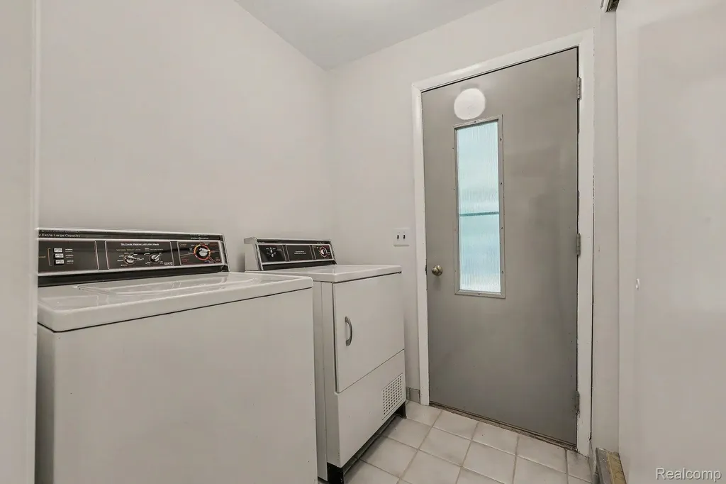 1457 W Avon Road Rochester Hills City MI 48309