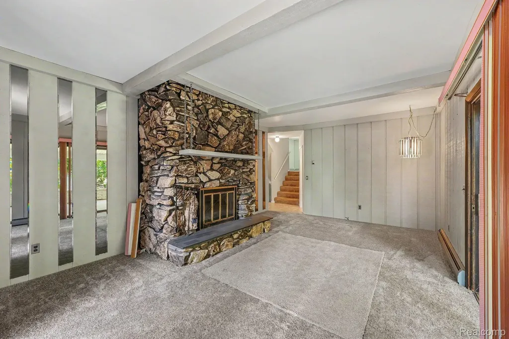 1457 W Avon Road Rochester Hills City MI 48309