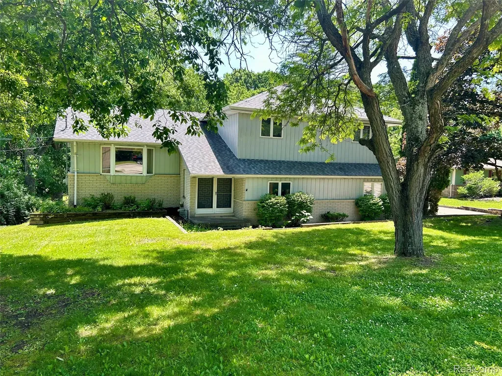1457 W Avon Road Rochester Hills City MI 48309