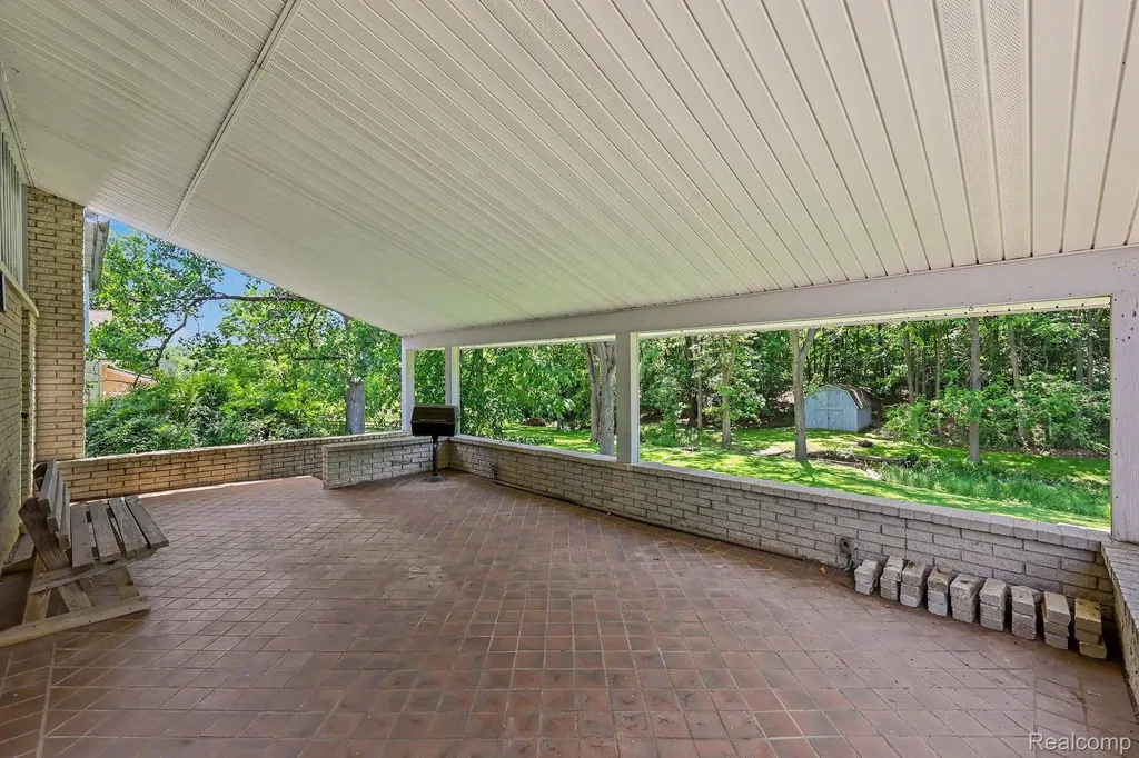 1457 W Avon Road Rochester Hills City MI 48309