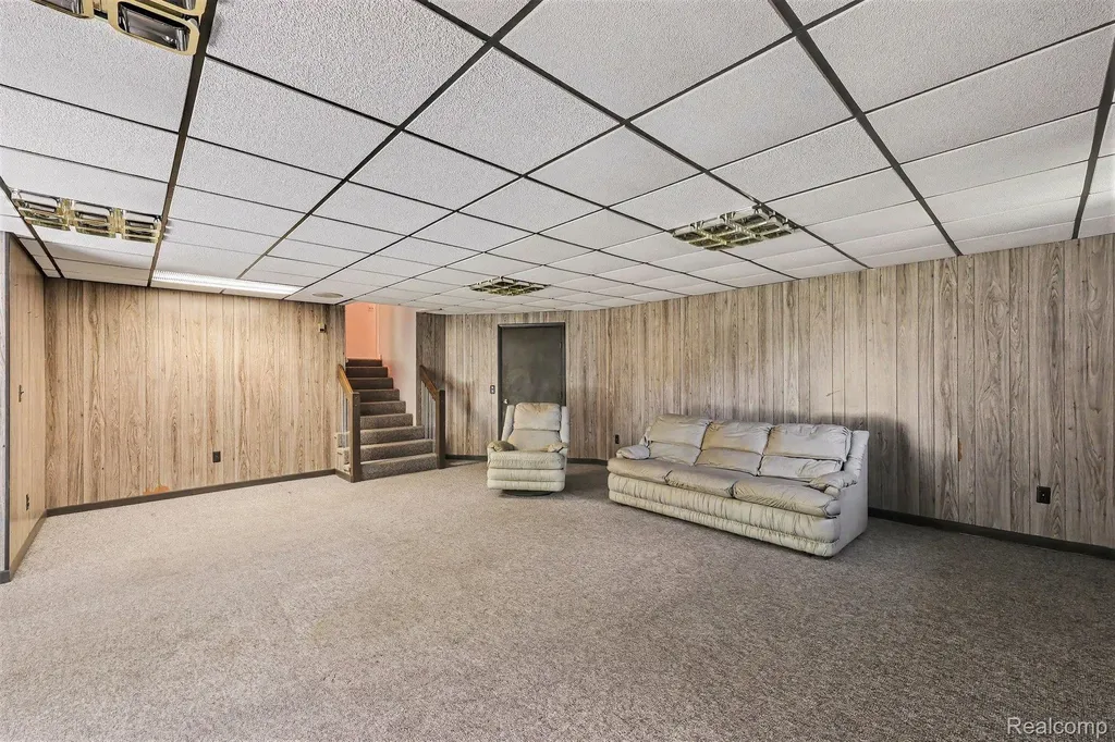 1457 W Avon Road Rochester Hills City MI 48309