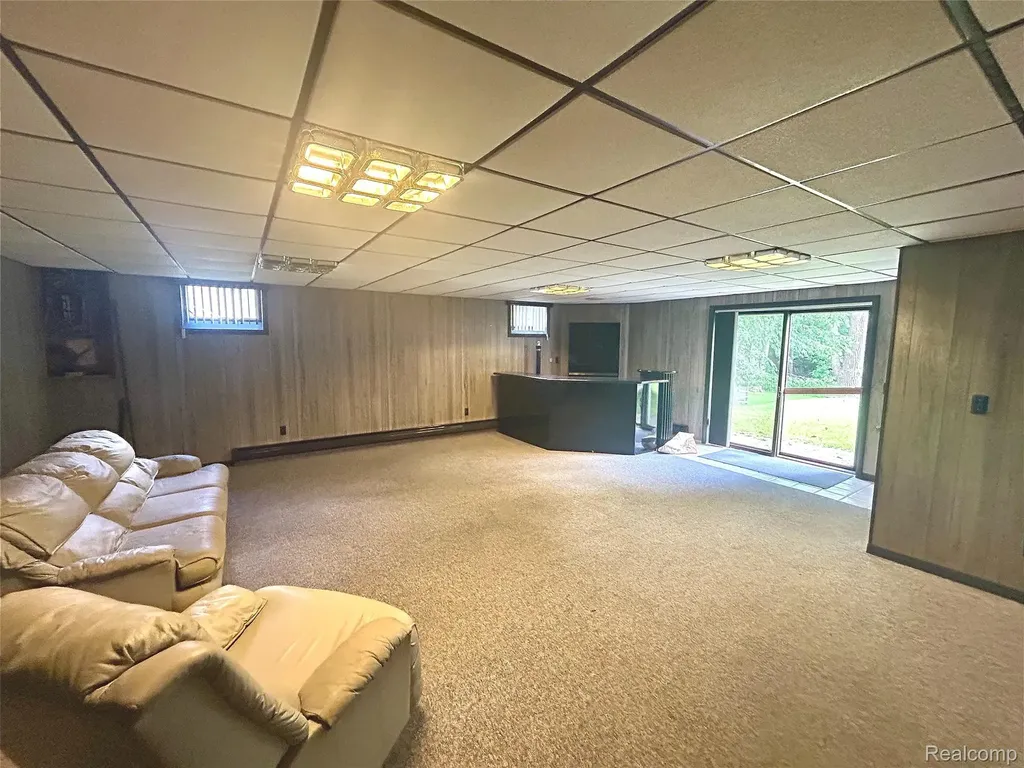 1457 W Avon Road Rochester Hills City MI 48309