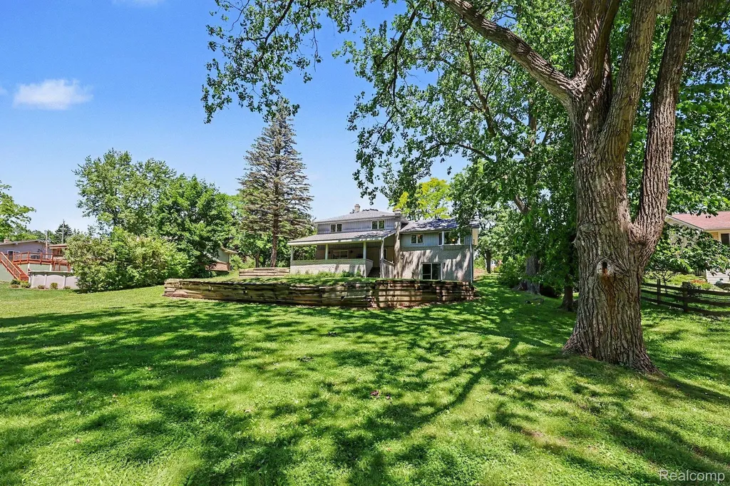 1457 W Avon Road Rochester Hills City MI 48309