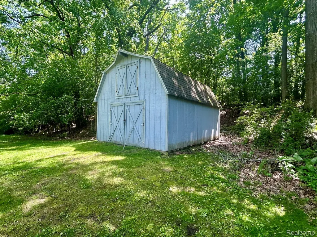 1457 W Avon Road Rochester Hills City MI 48309