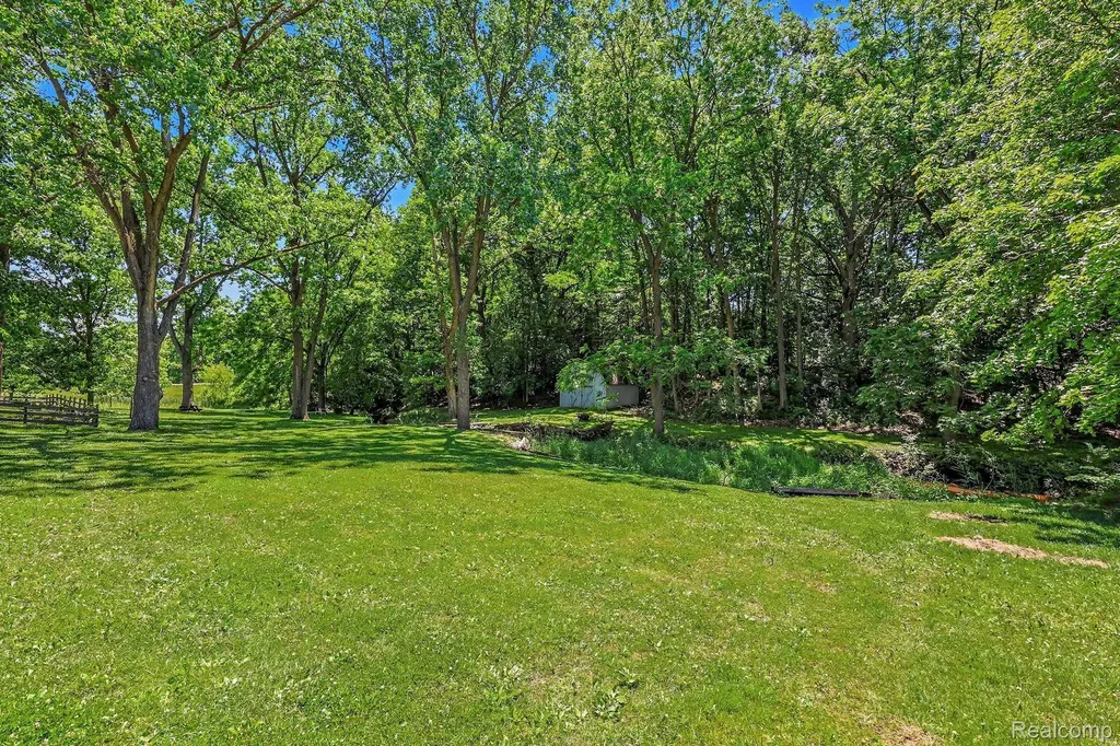 1457 W Avon Road Rochester Hills City MI 48309