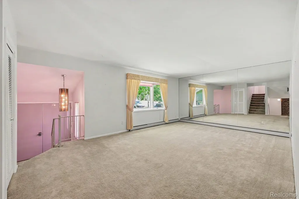 1457 W Avon Road Rochester Hills City MI 48309
