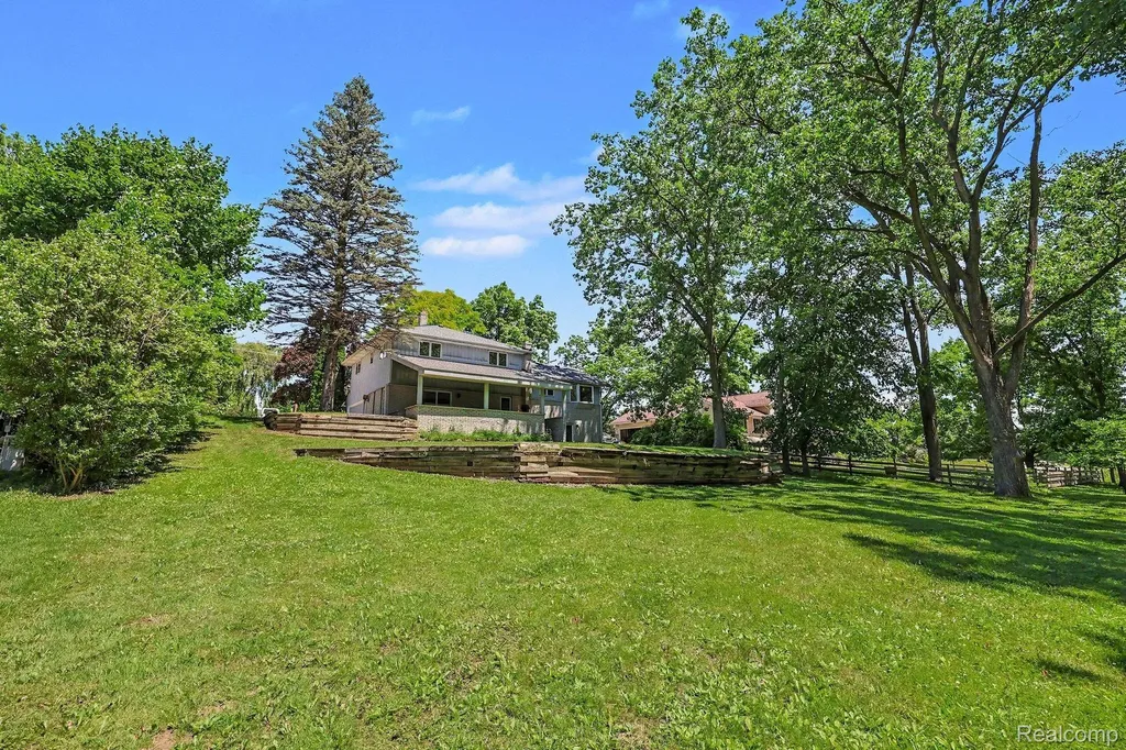 1457 W Avon Road Rochester Hills City MI 48309
