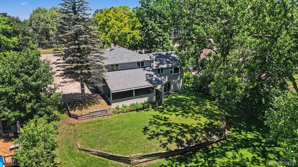 1457 W Avon Road Rochester Hills City MI 48309