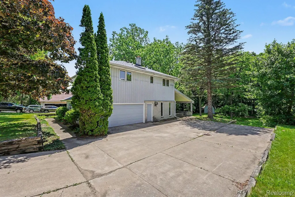 1457 W Avon Road Rochester Hills City MI 48309