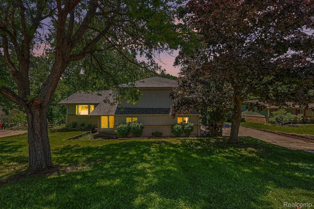 1457 W Avon Road Rochester Hills City MI 48309
