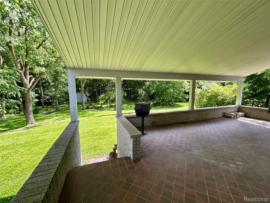1457 W Avon Road Rochester Hills City MI 48309