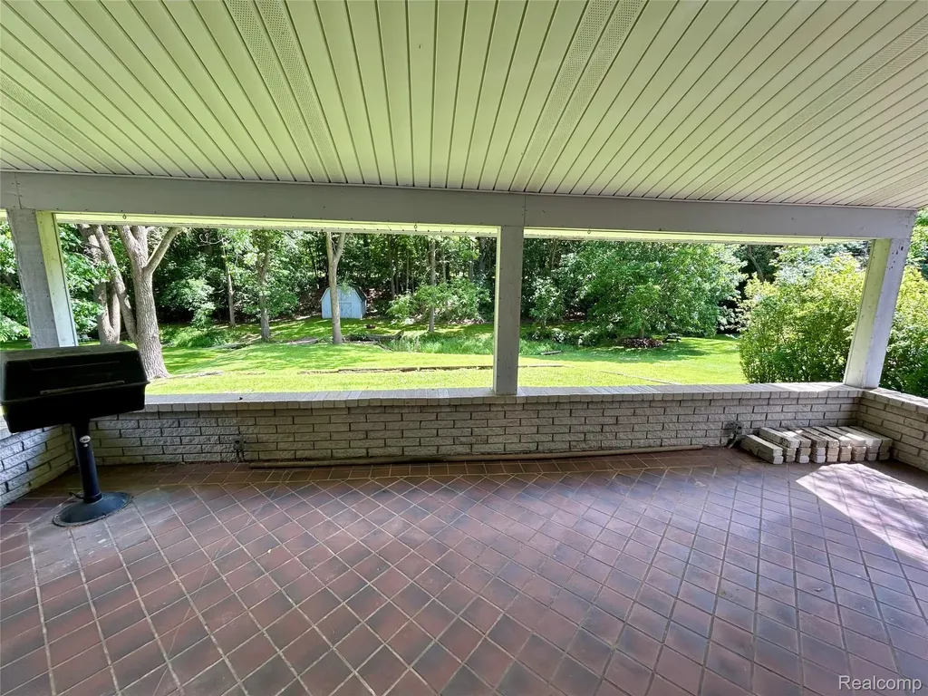 1457 W Avon Road Rochester Hills City MI 48309
