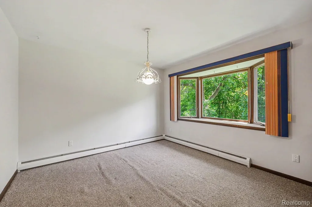 1457 W Avon Road Rochester Hills City MI 48309