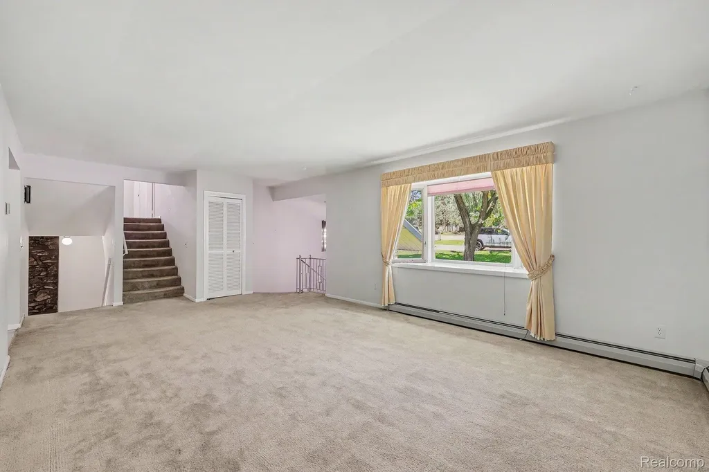 1457 W Avon Road Rochester Hills City MI 48309