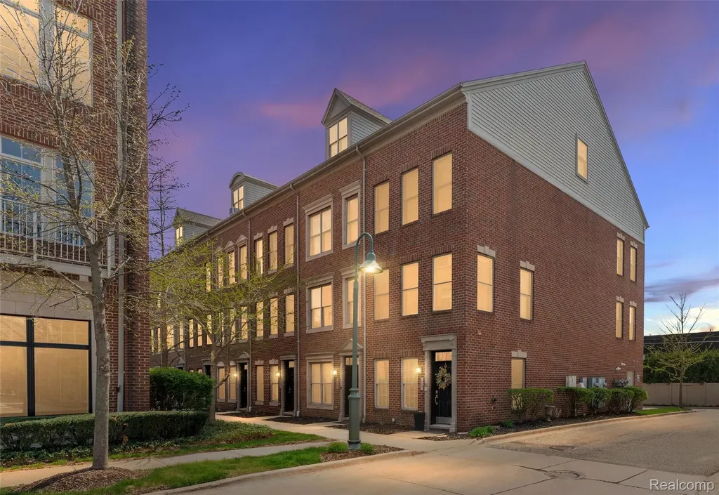 548 Graten Street Birmingham City MI 48009