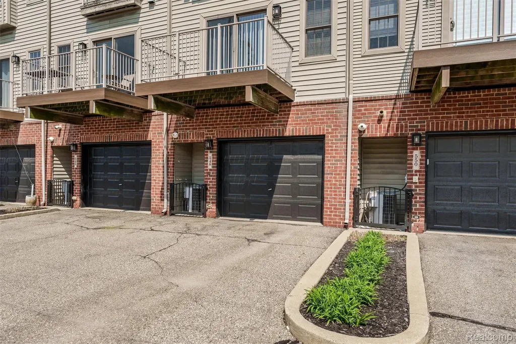 548 Graten Street Birmingham City MI 48009